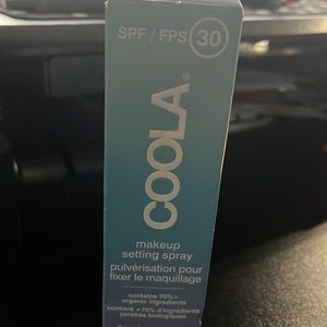 Make up setting spray